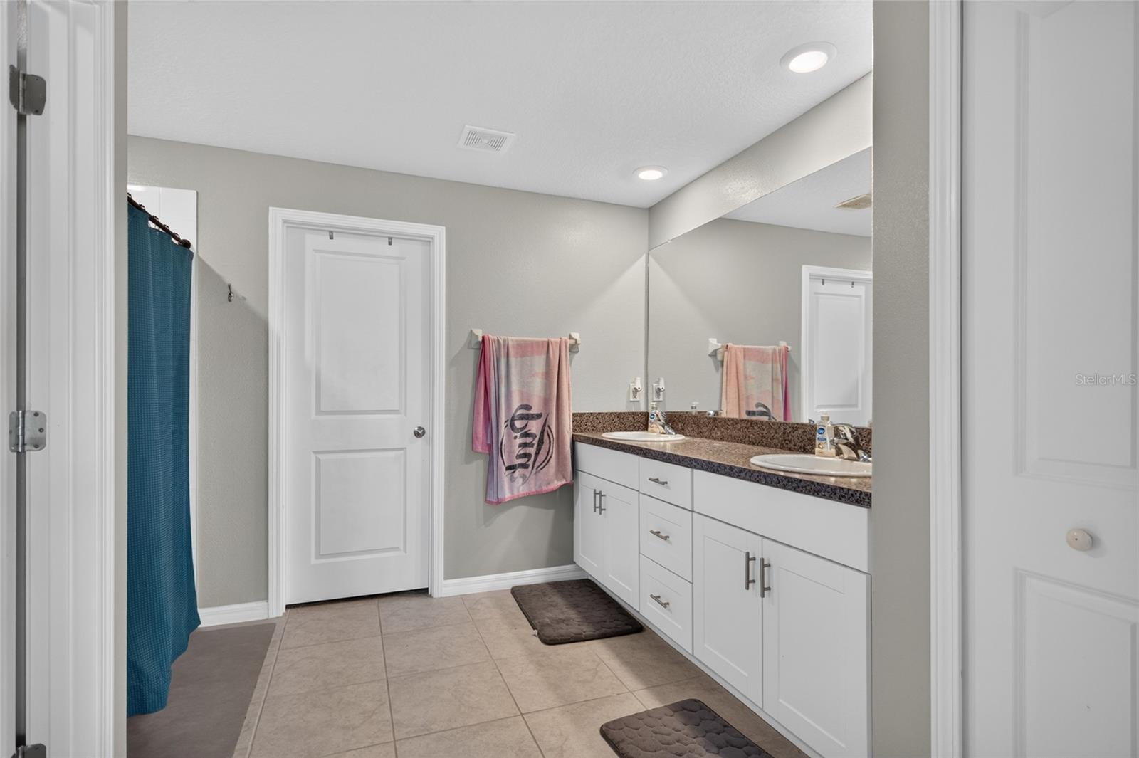 5420 LESLIE CANYON DR