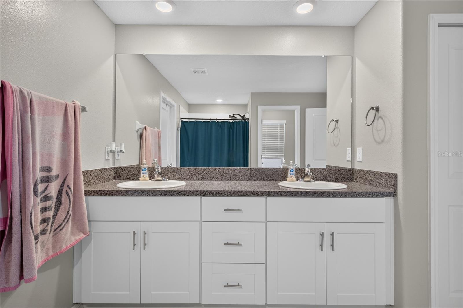5420 LESLIE CANYON DR