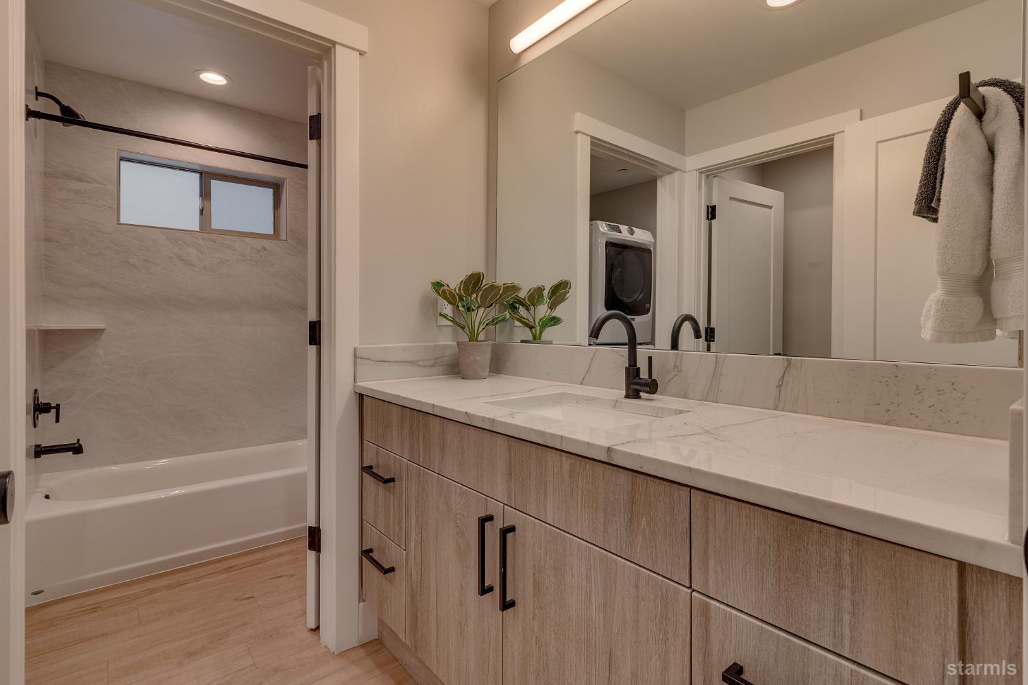 2007 5th Street Unit: F