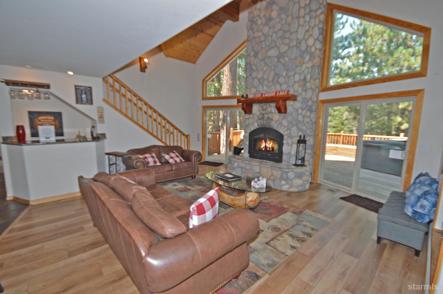 1468 Crystal Air Drive