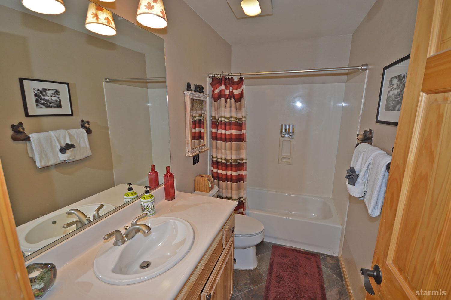 1468 Crystal Air Drive