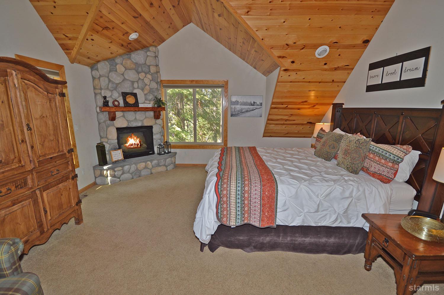 1468 Crystal Air Drive