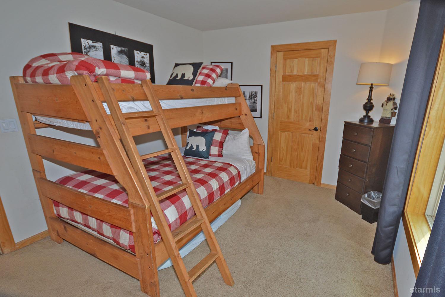 1468 Crystal Air Drive