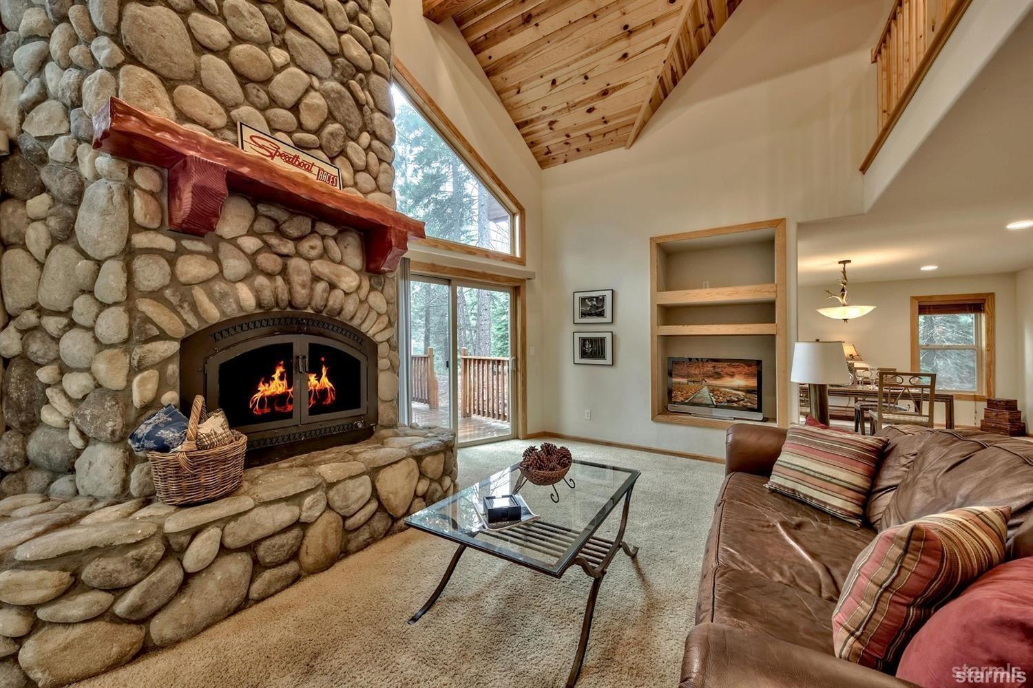 1468 Crystal Air Drive