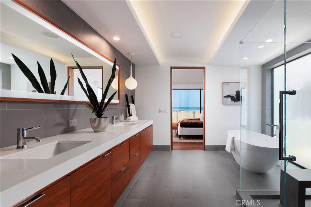 7104 W Oceanfront