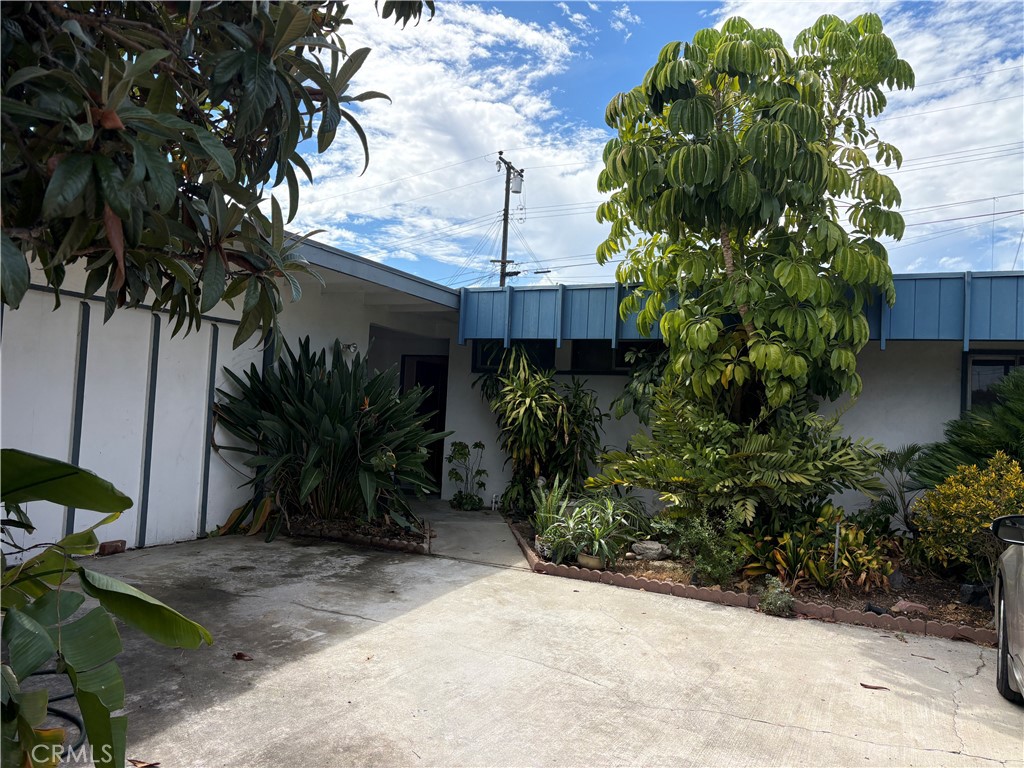 819 Perry Avenue