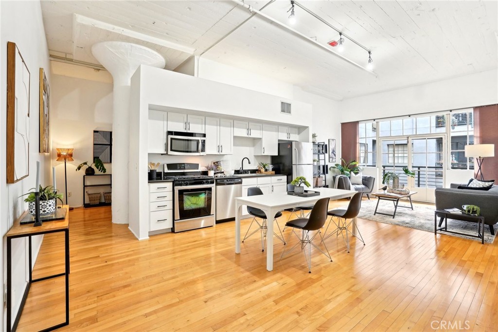 420 S San Pedro Street 428