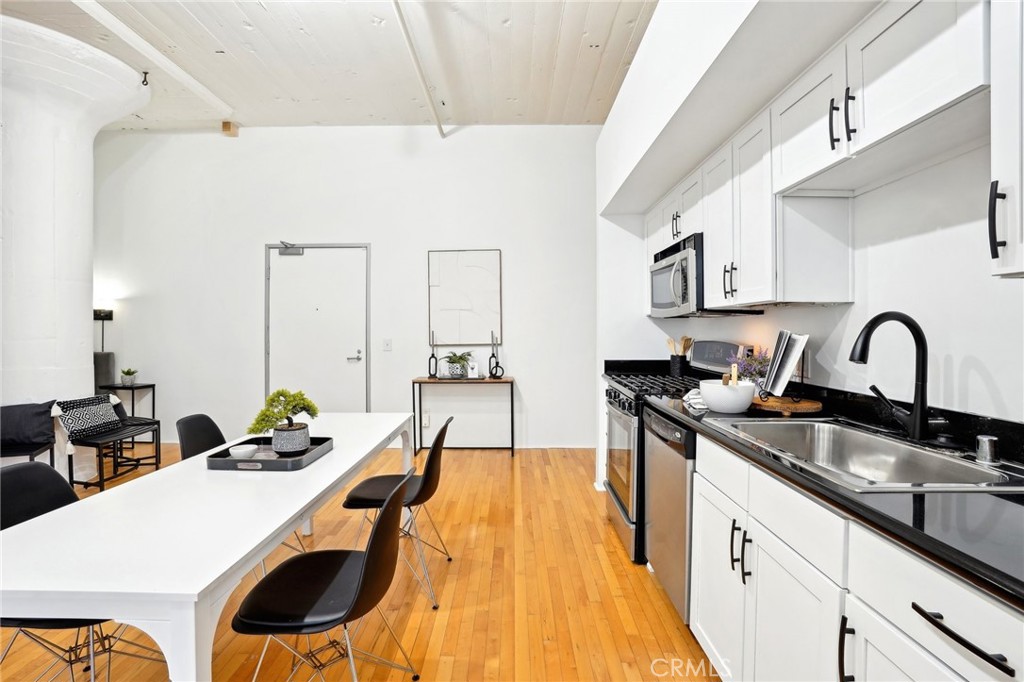 420 S San Pedro Street 428