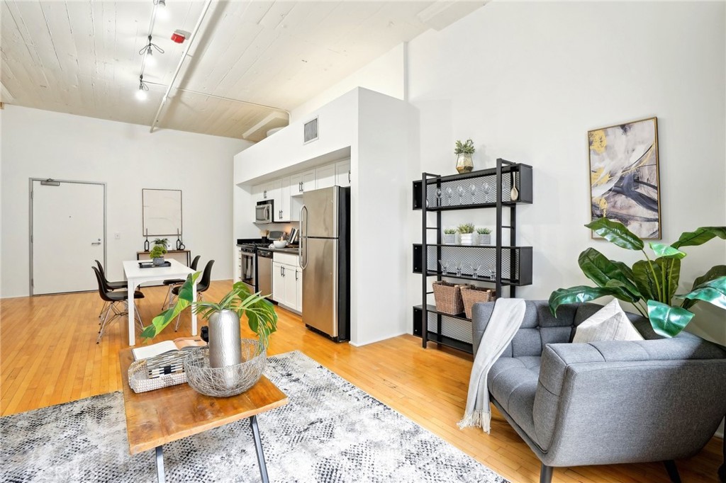420 S San Pedro Street 428