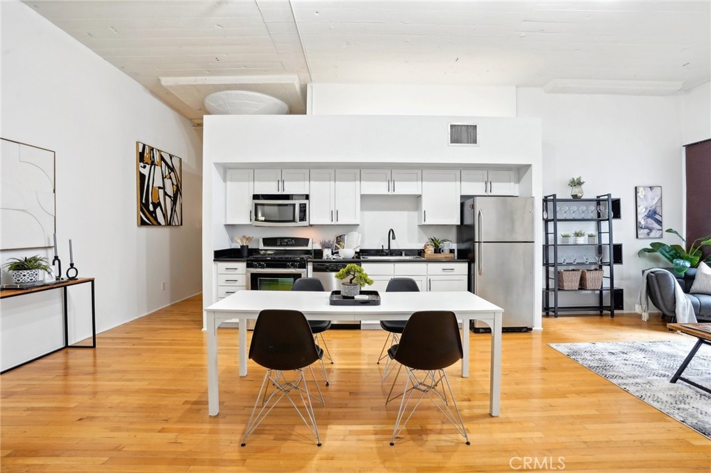 420 S San Pedro Street 428