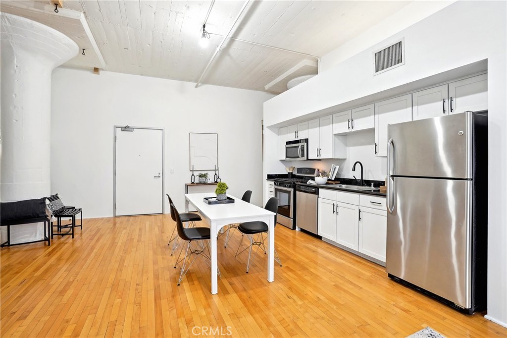 420 S San Pedro Street 428
