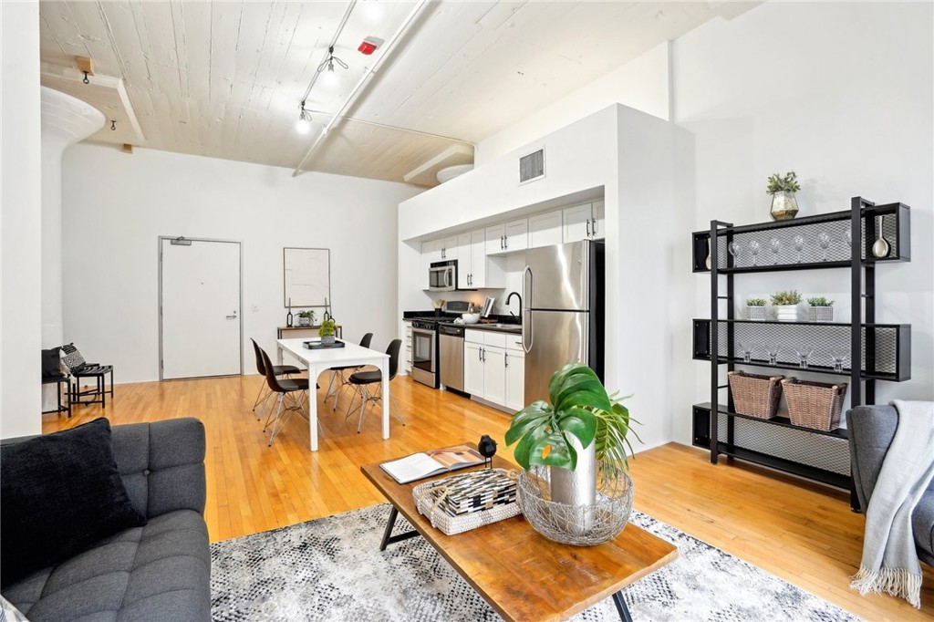 420 S San Pedro Street 428