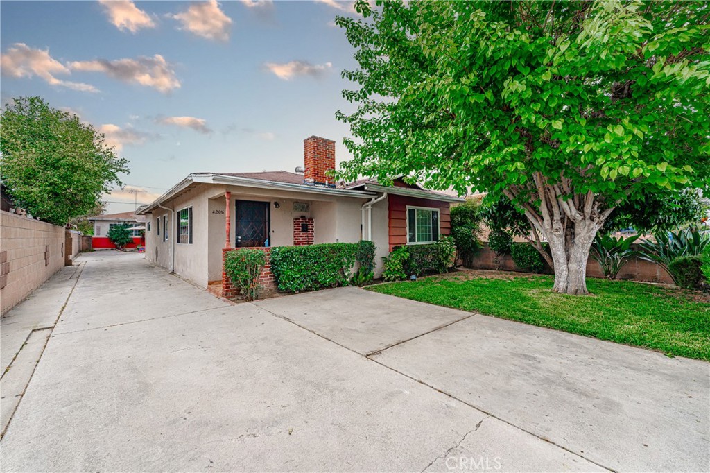 4208 E 55th Street