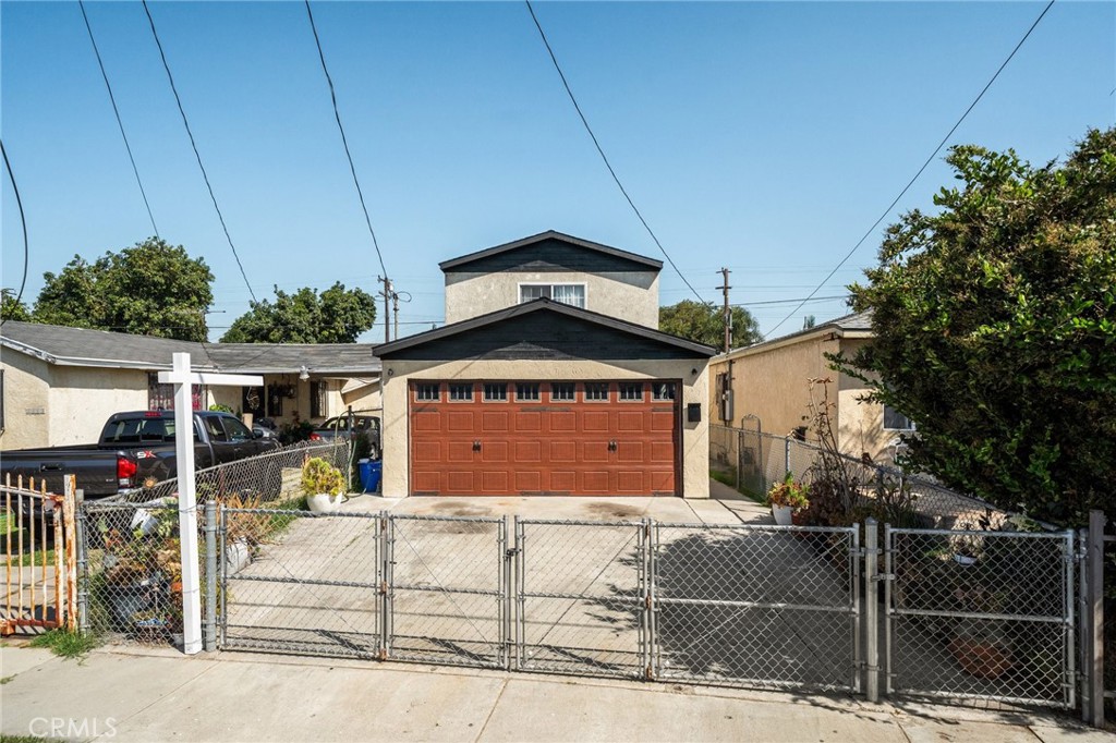2215 E Piru Street
