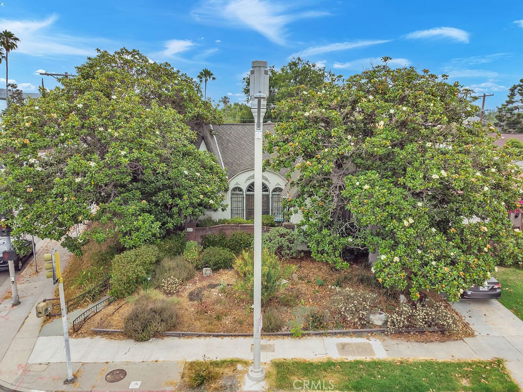 802 S Cochran Avenue