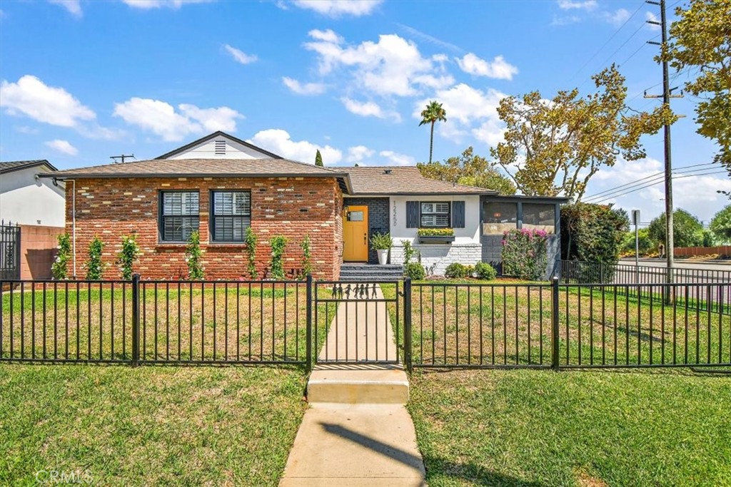 12250 Sunnybrook Lane