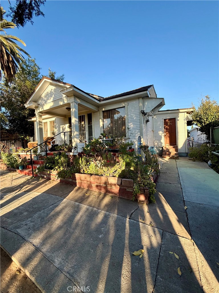 1016 S Grande Vista Avenue