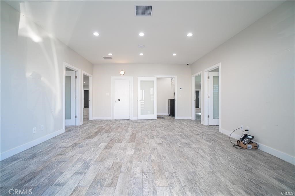 820 W Esther Street