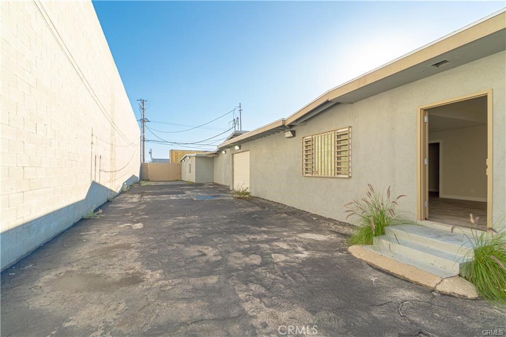 820 W Esther Street