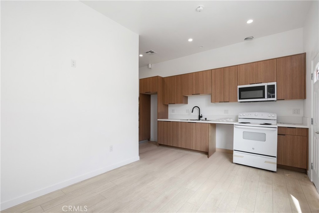 3929 Brighton