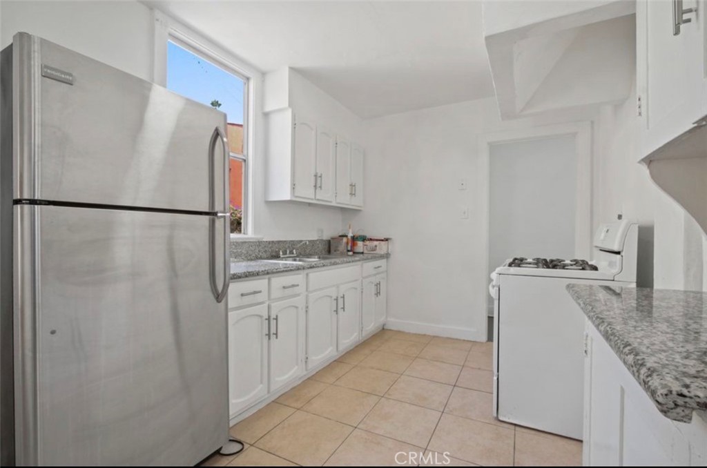 2116 S Palm Grove Ave