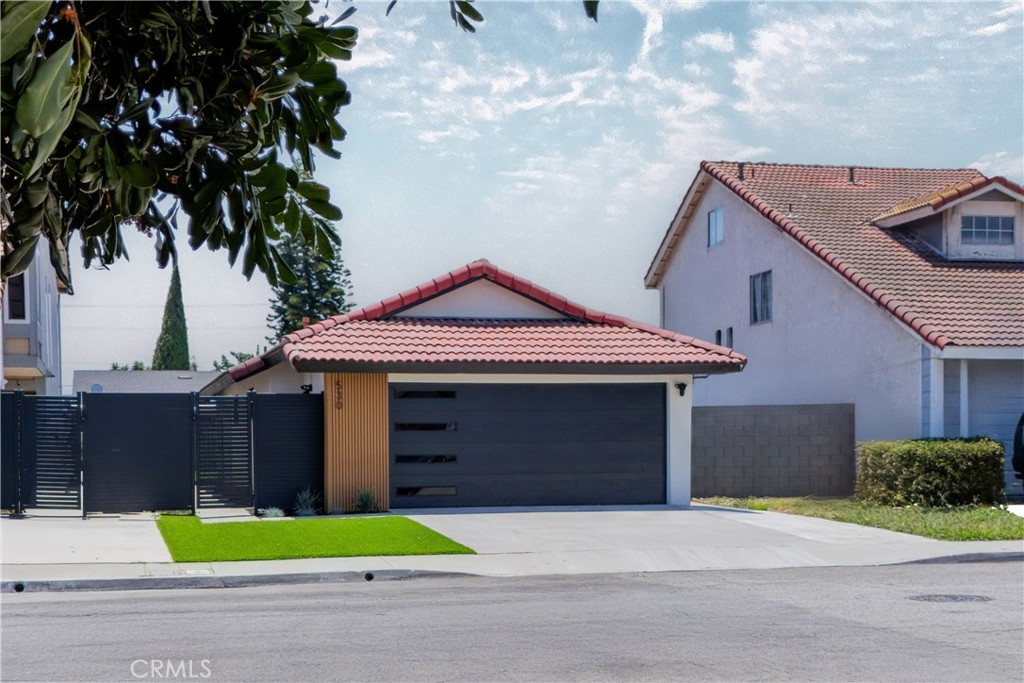 530 W Cypress