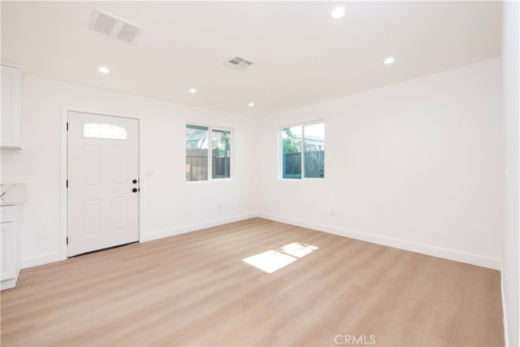 5739 S St Andrews