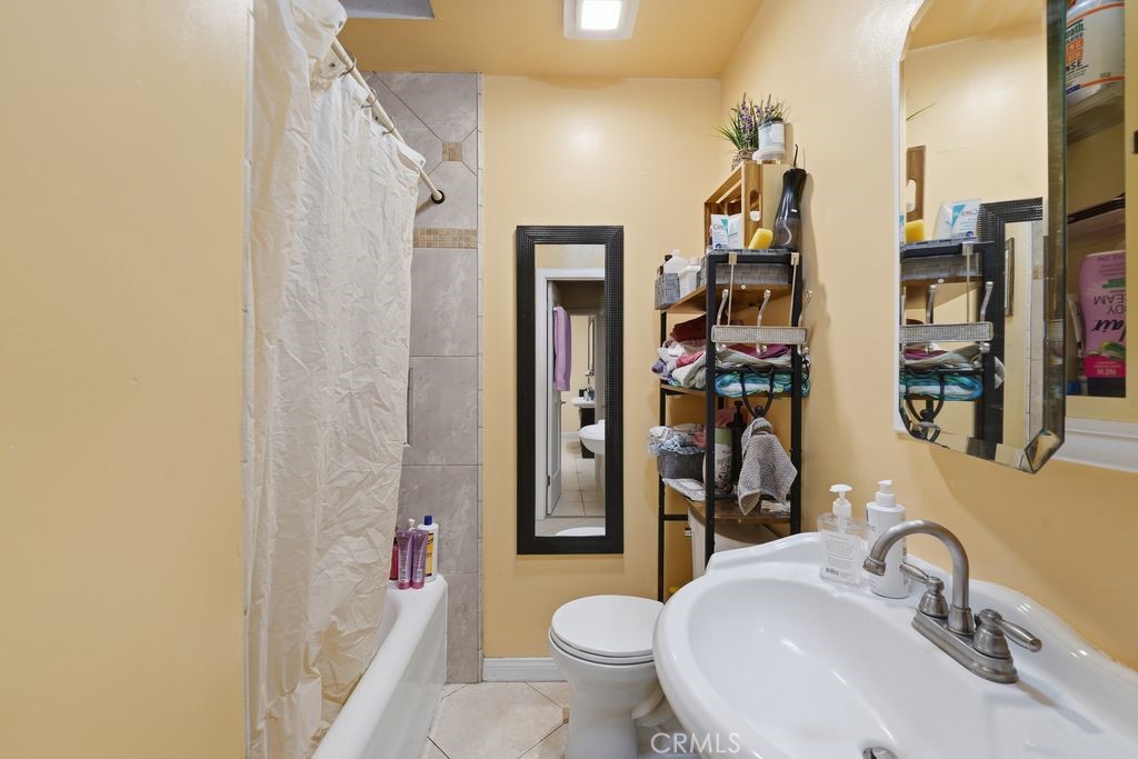 7752 Comstock