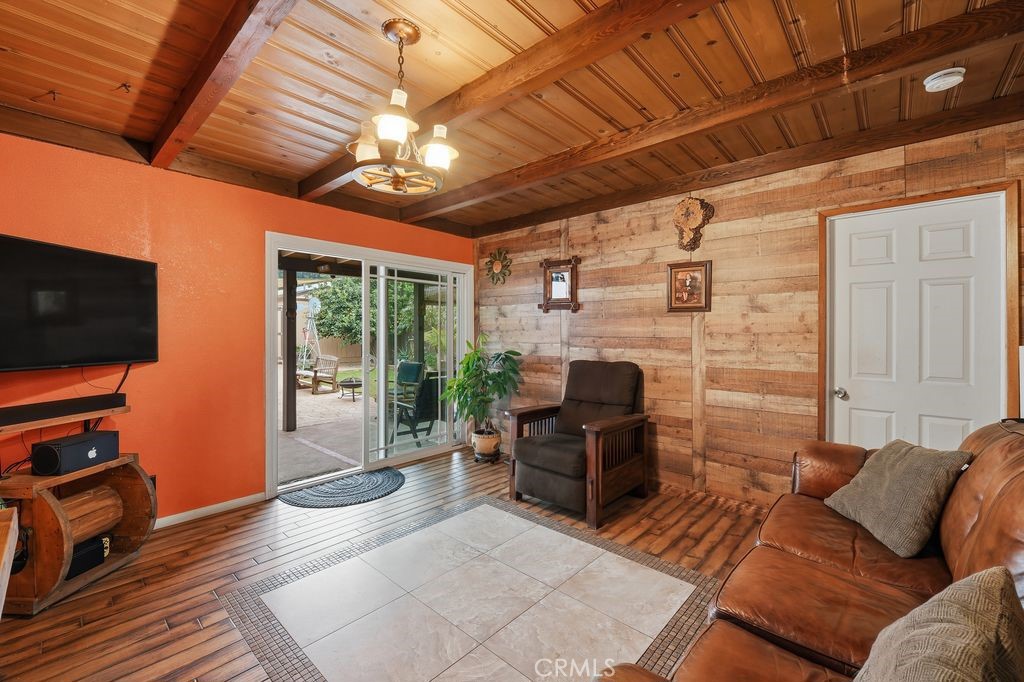 7752 Comstock