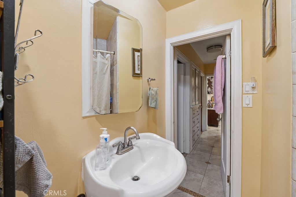 7752 Comstock