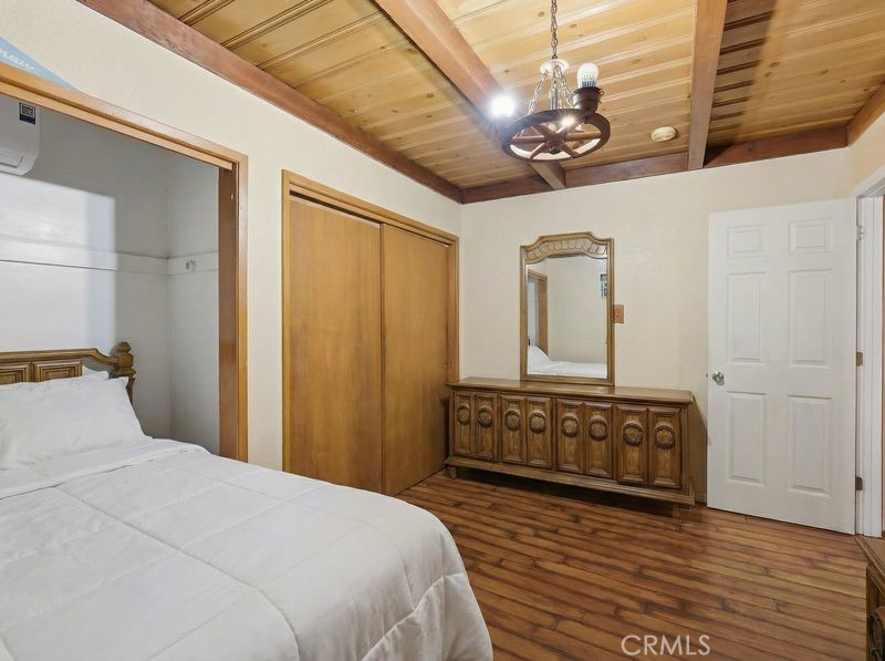 7752 Comstock