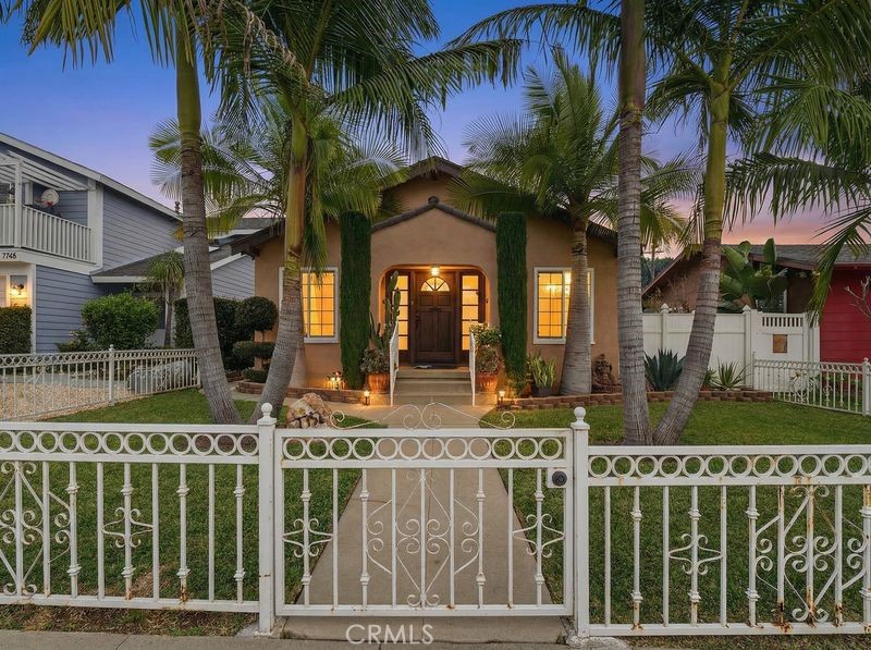 7752 Comstock