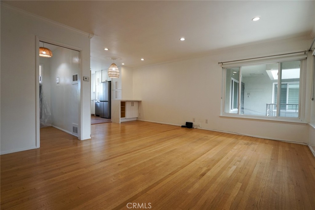 2105 E Ocean 19