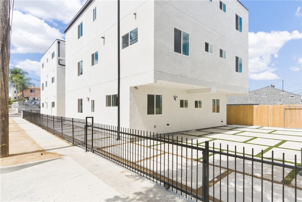 2843 Folsom