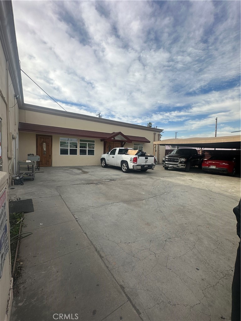 1429 E South