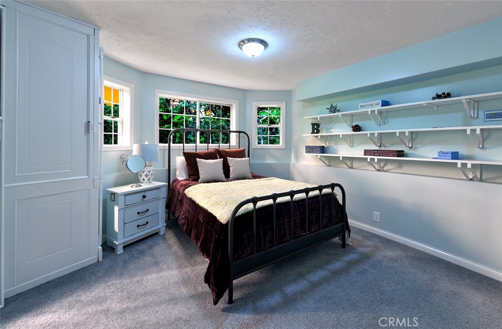 27313 Pinewood