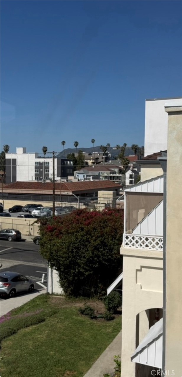 328 N Mariposa