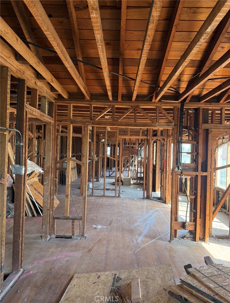 328 N Mariposa