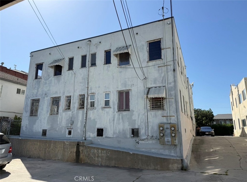 328 N Mariposa