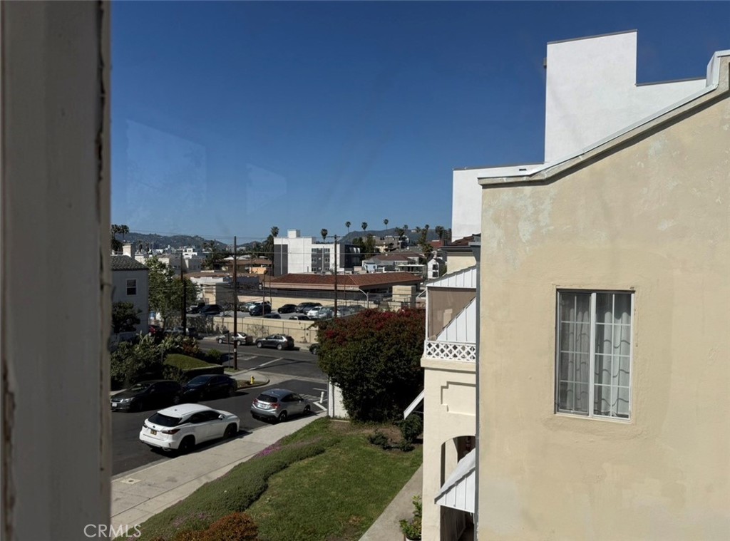 328 N Mariposa