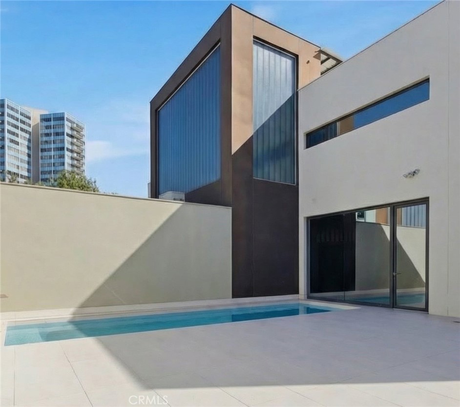 2767 E Ocean