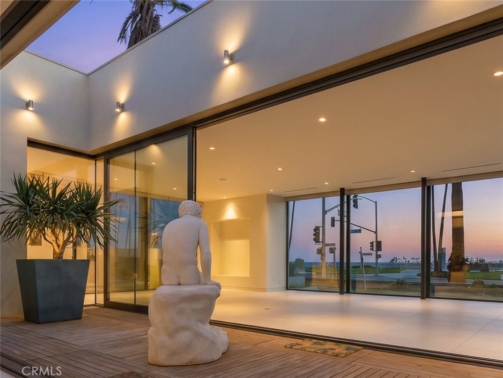 2767 E Ocean