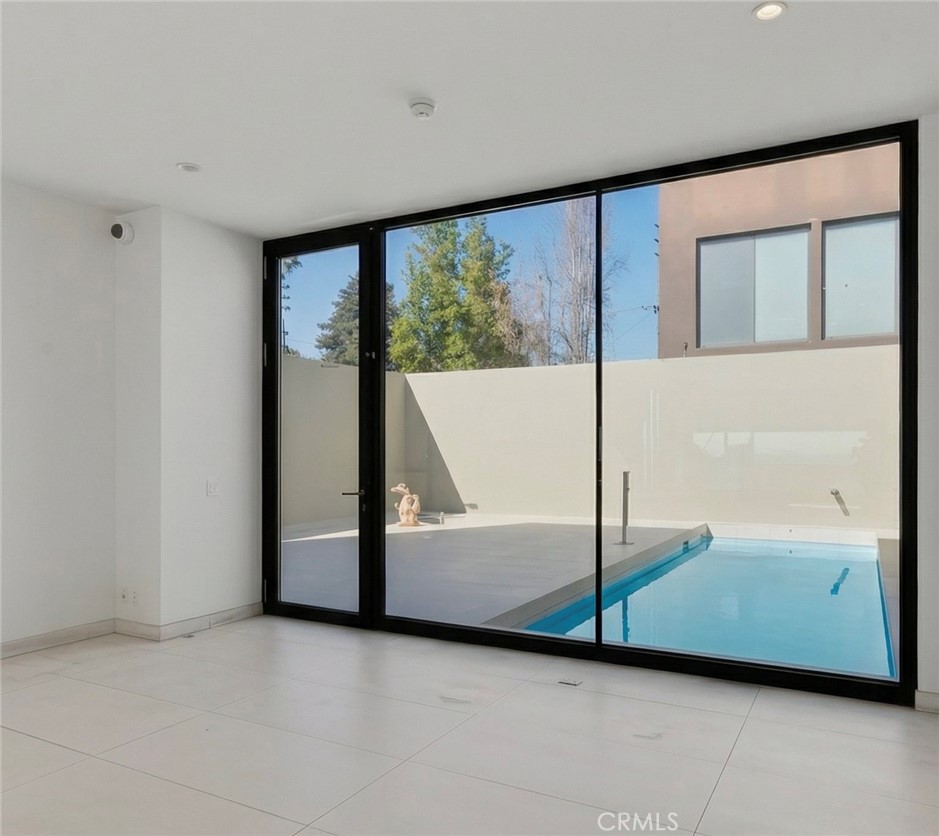 2767 E Ocean