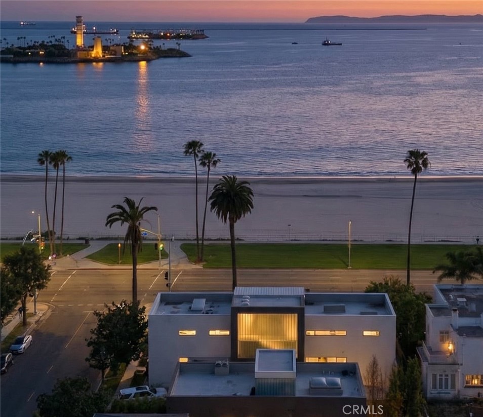 2767 E Ocean