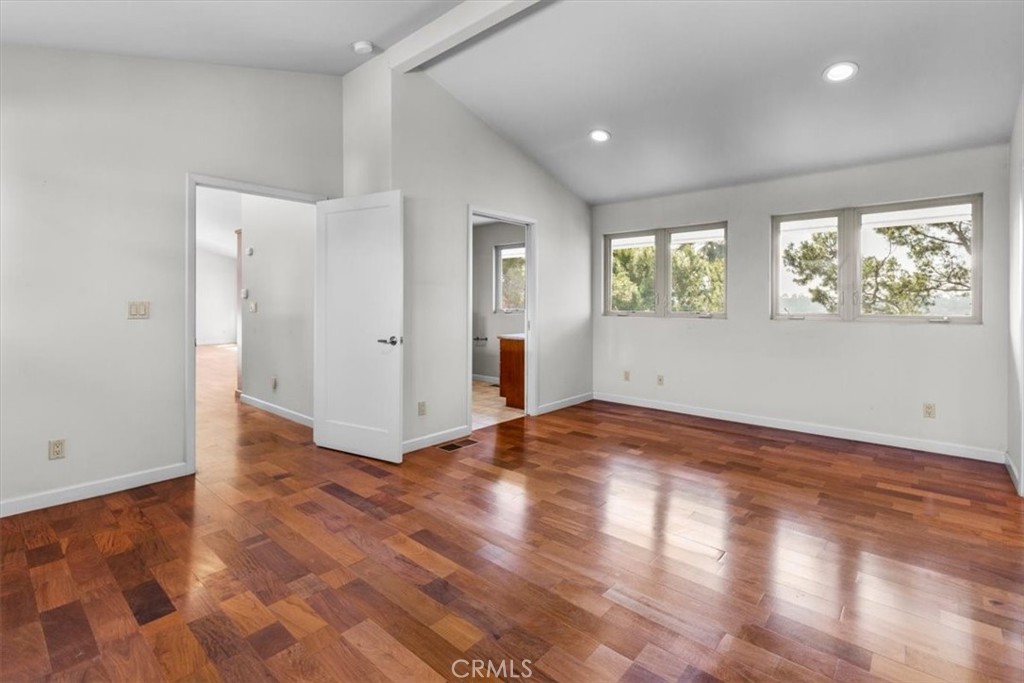 2377 Silver Ridge Avenue