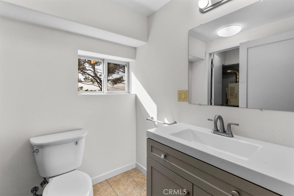 2377 Silver Ridge Avenue