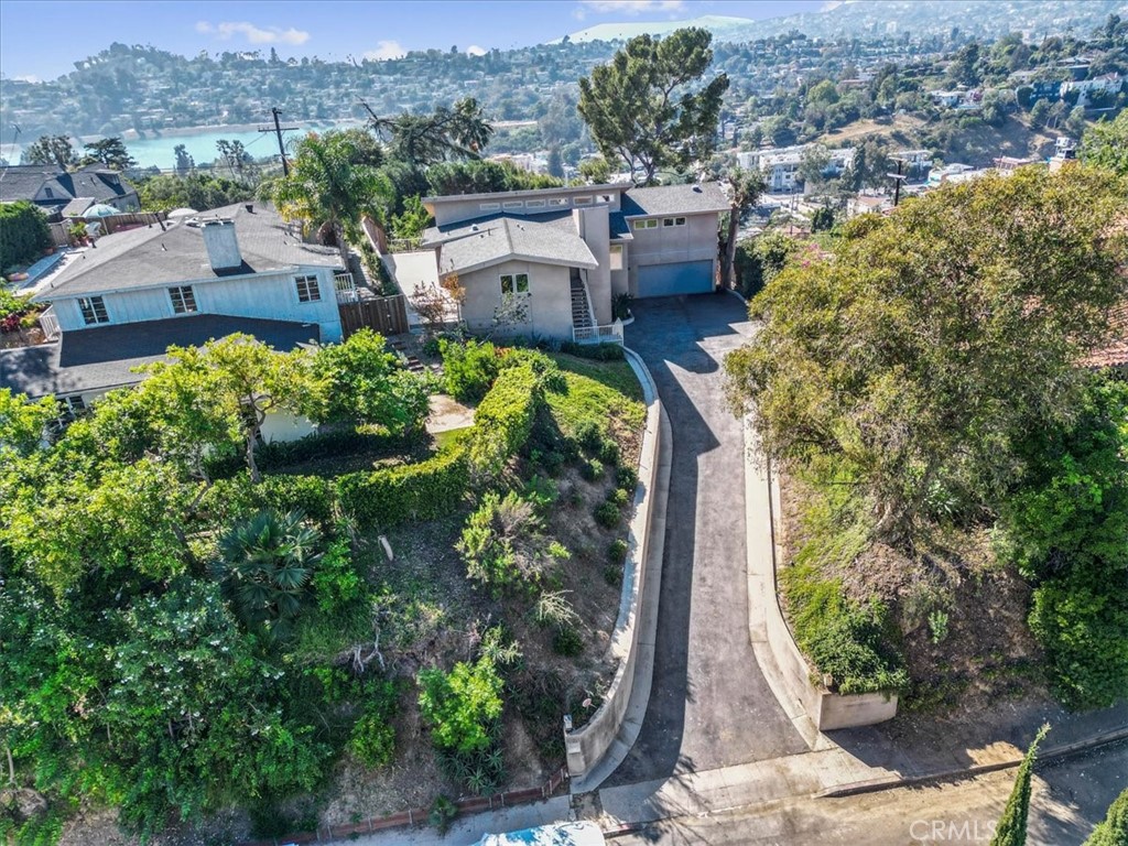 2377 Silver Ridge Avenue
