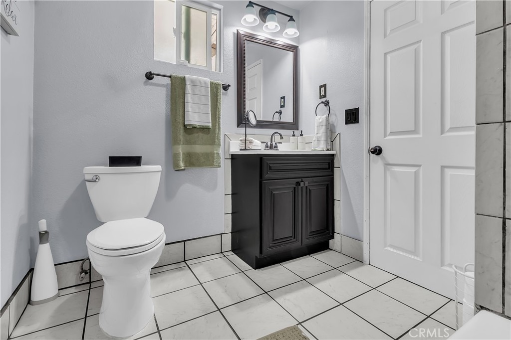 1414 W Shorb