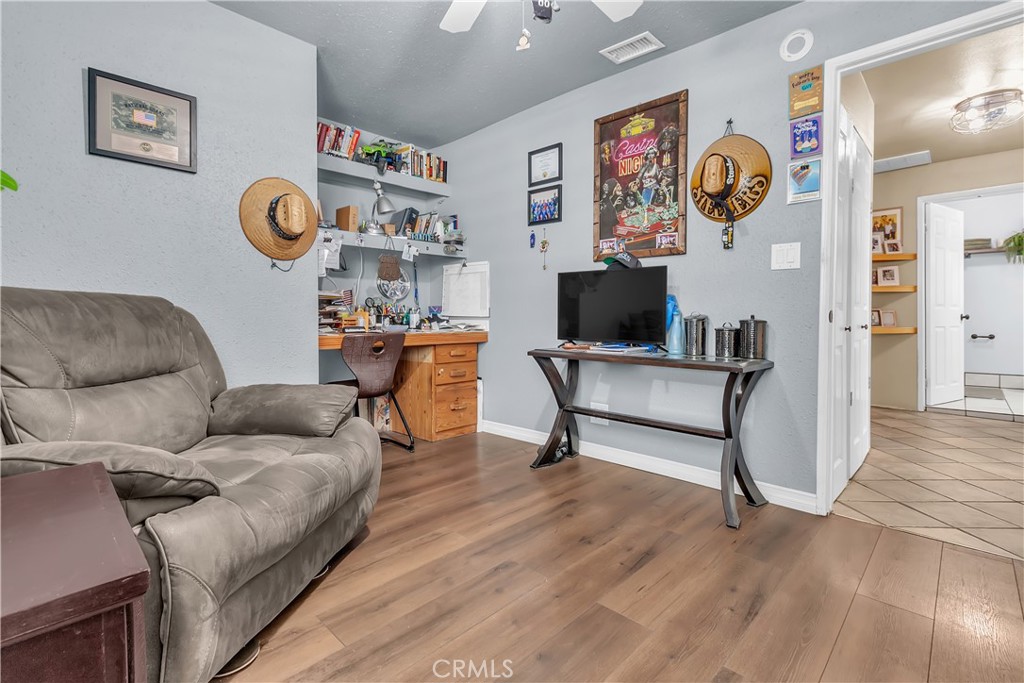 1414 W Shorb
