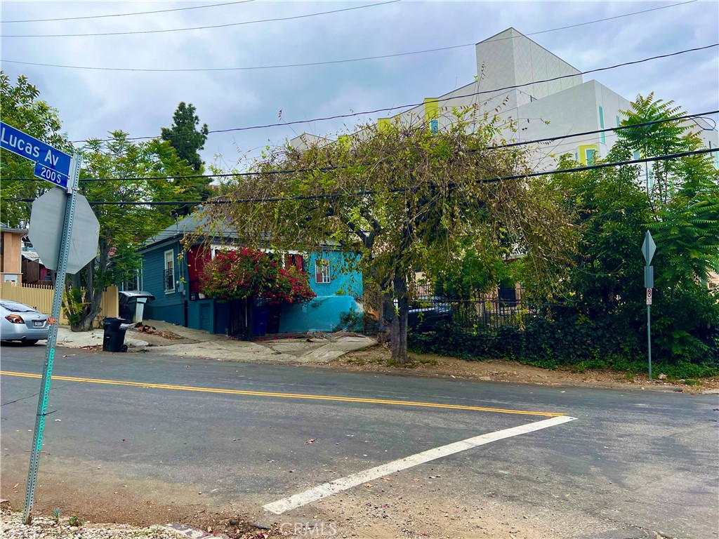 1405 W 2nd